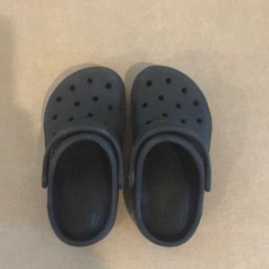 Crocs size 9 toddler navy